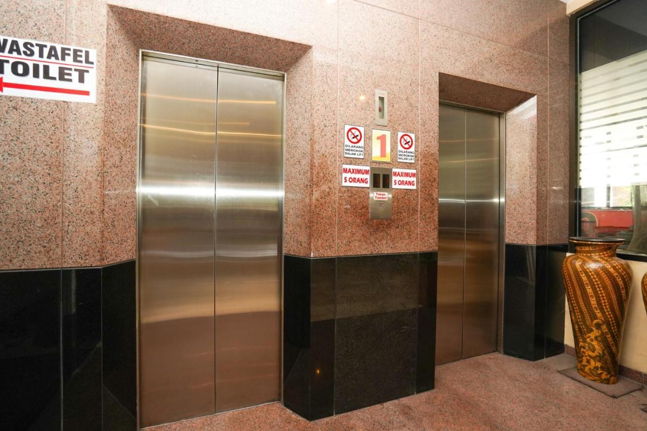 Avi Hotel سورابايا المظهر الخارجي الصورة