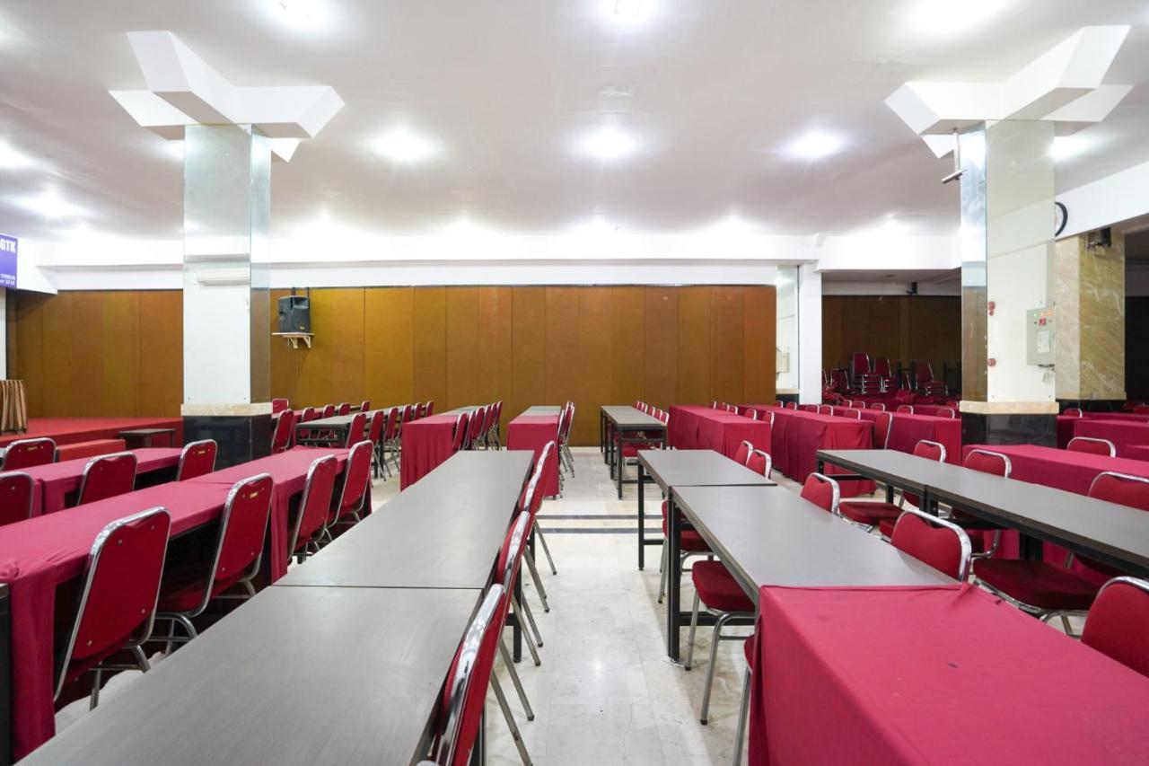 Avi Hotel سورابايا المظهر الخارجي الصورة