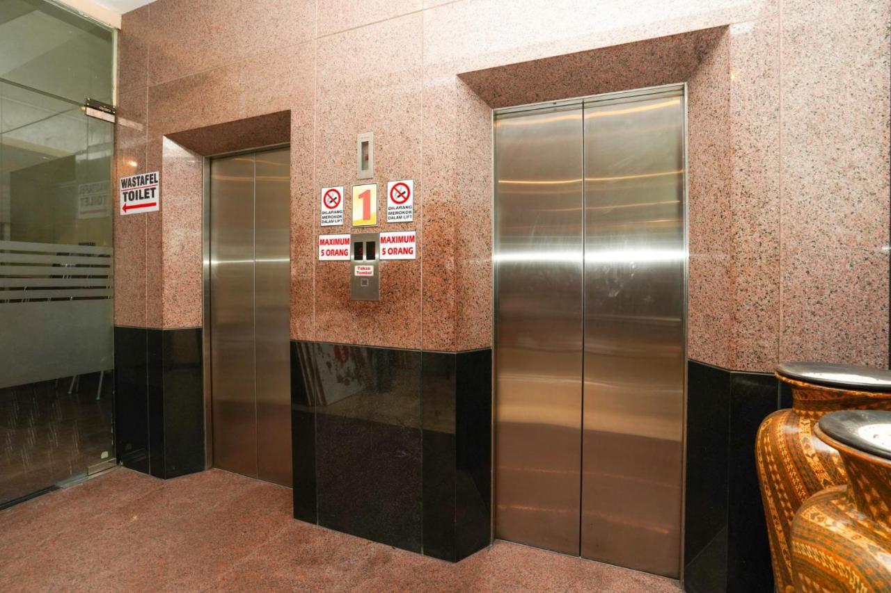 Avi Hotel سورابايا المظهر الخارجي الصورة